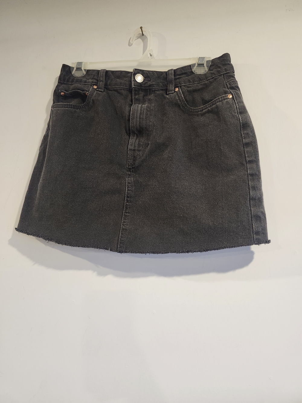 REFUGE Black Denim Mini Skirt | Size Medium | 4 Pockets | Classic